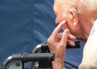 gangguan pendengaran terkait usia