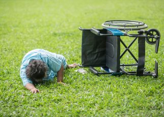 Gangguan Pendengaran Berdampak Pada Risiko Jatuh