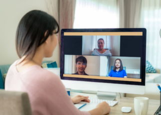 Tips Melakukan Video Conference Untuk Orang Dengan Gangguan Pendengaran