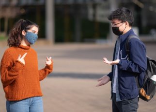 Cara Lebih Mudah Mendengar Saat Menggunakan Masker