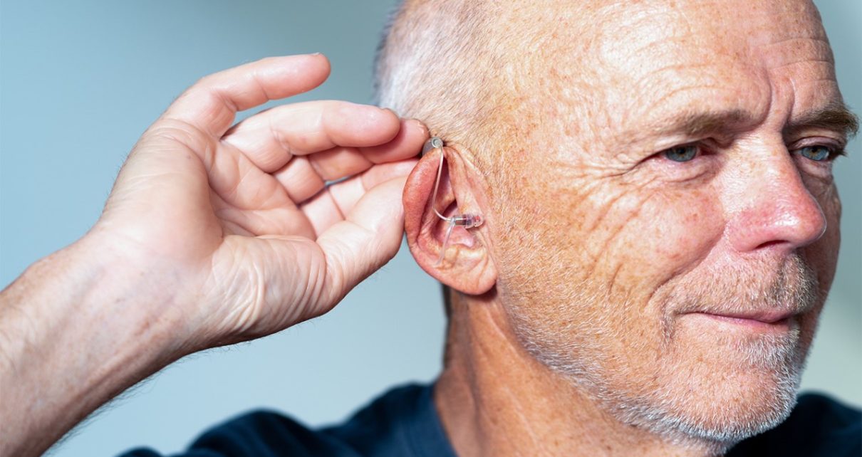 Pengobatan Telinga Berdenging dengan Musik dan Alat Bantu Dengar