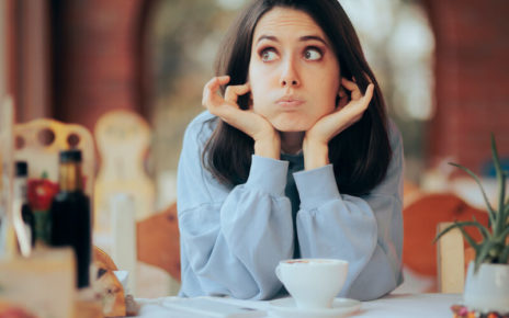 8 Tips Mengatasi Suara Bising Di Tempat Makan