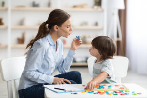 Berlatih dengan Strategi Auditory Verbal Therapy (AVT) – Bagian 2